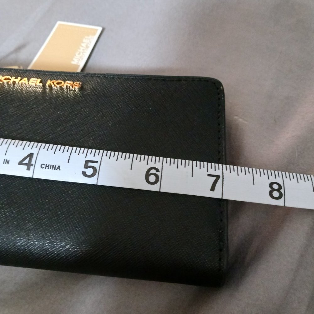 NWT! MICHAEL KORS WALLET - Picture 5 of 15